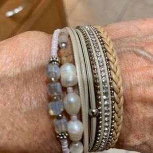 Pretty rose gold leather Pearl bracelet